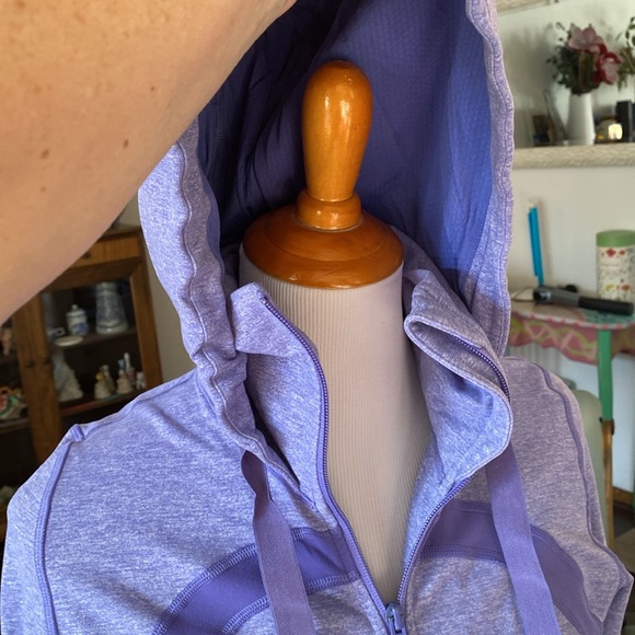 LULULEMON lavender zip up jacket. Size US 8. Long style with classic front logo. - Picture 6 of 12